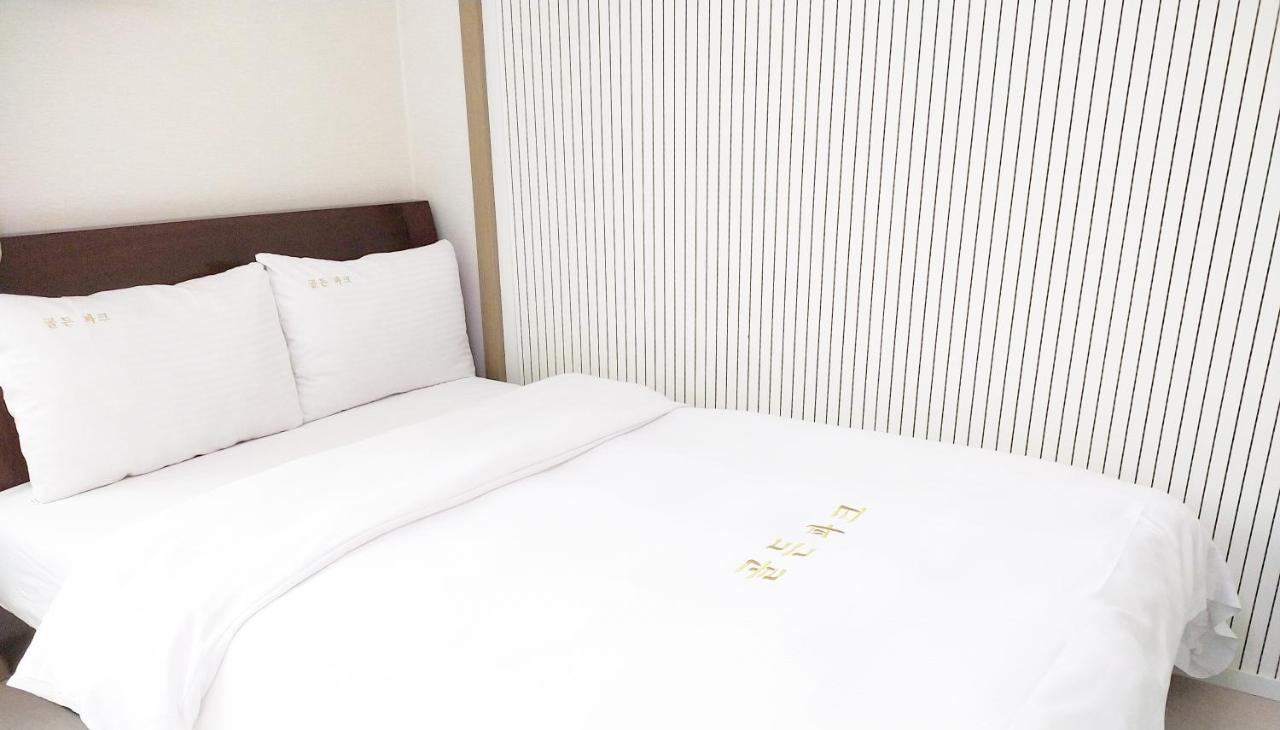 Golden Park Hotel Jeju Eksteriør billede