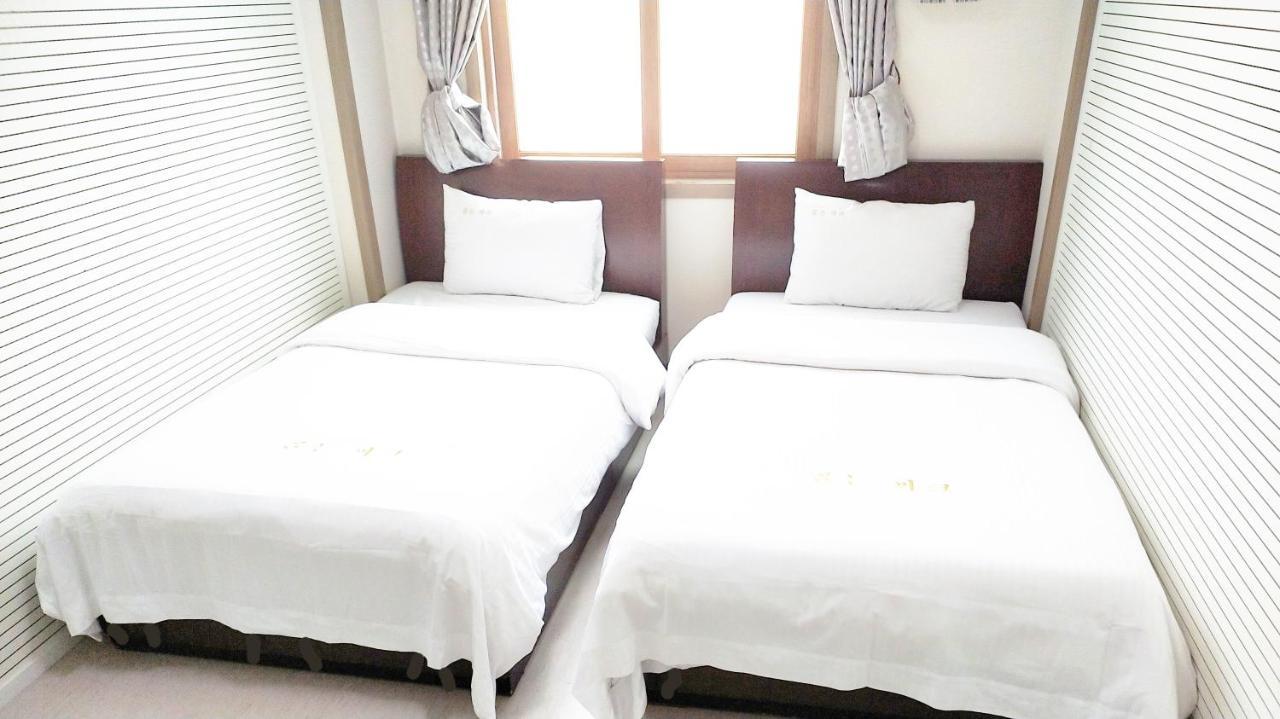 Golden Park Hotel Jeju Eksteriør billede