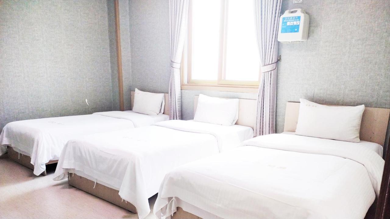 Golden Park Hotel Jeju Eksteriør billede