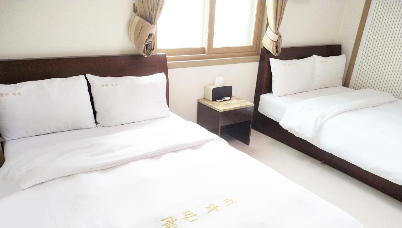 Golden Park Hotel Jeju Eksteriør billede