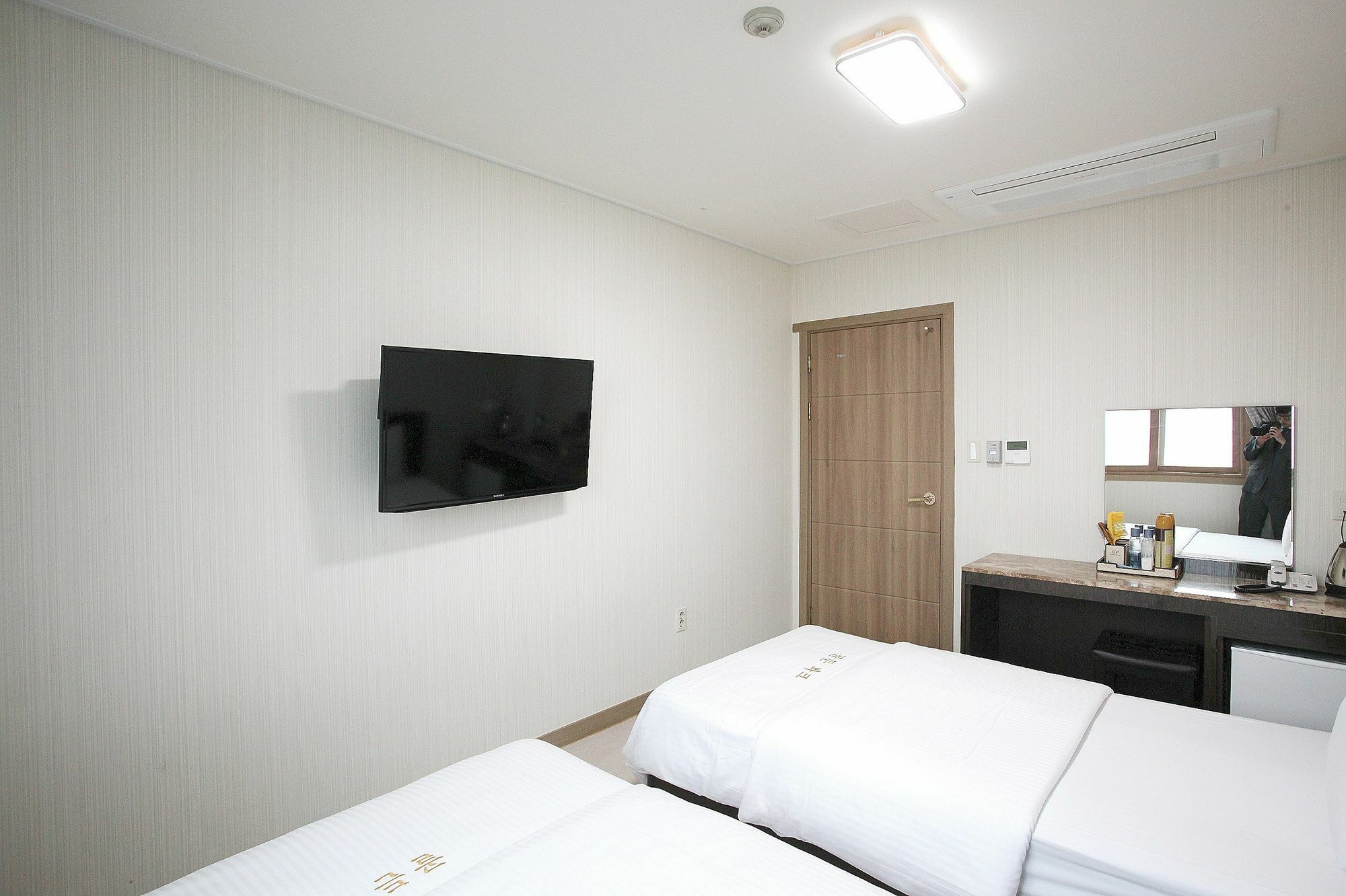 Golden Park Hotel Jeju Eksteriør billede